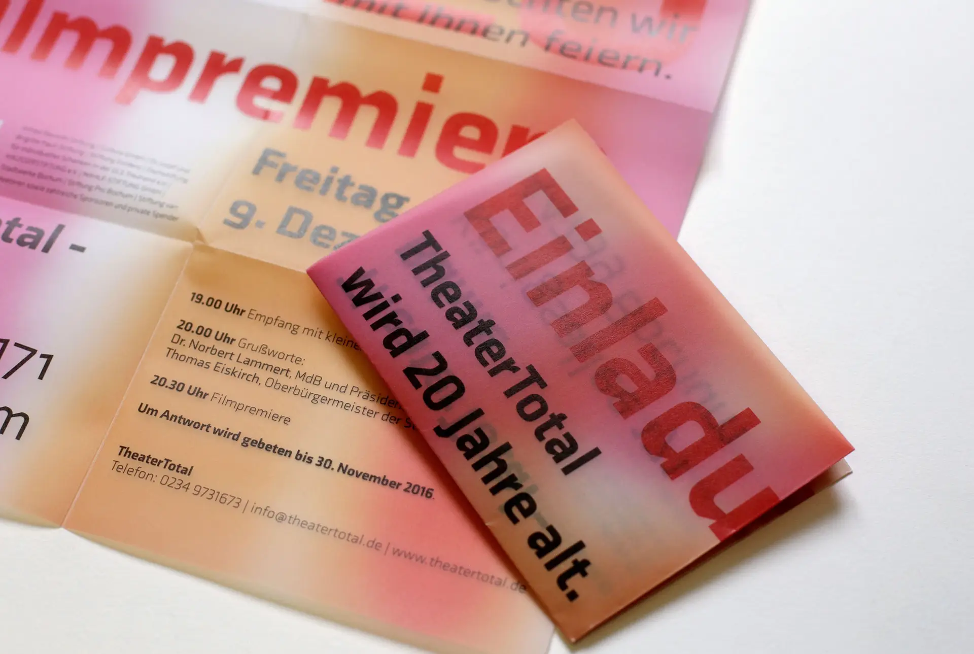 Einladung Plakat auf Transparentpaier für "20 Jahre Theater Total Bochum"