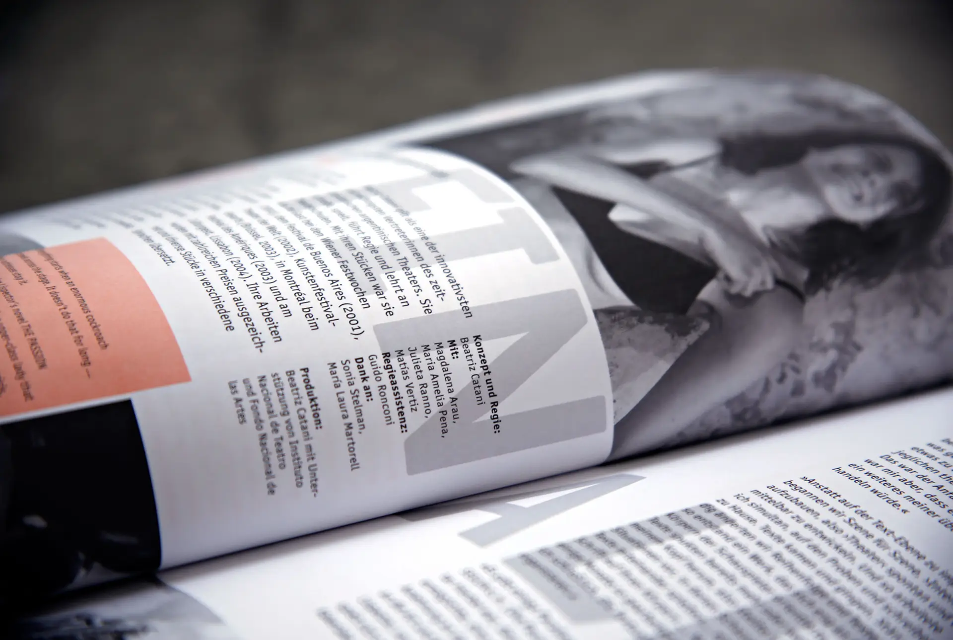 Innenseiten Programmmagazin corporatedesign editorialdesign typografie spielart theaterfestival München 2009 Gestaltungsbüro Hersberger