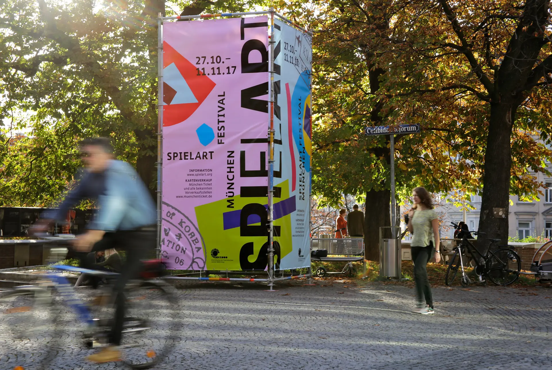 Aussenwerbung Werbewürfel spielart 2017 theaterfestival München