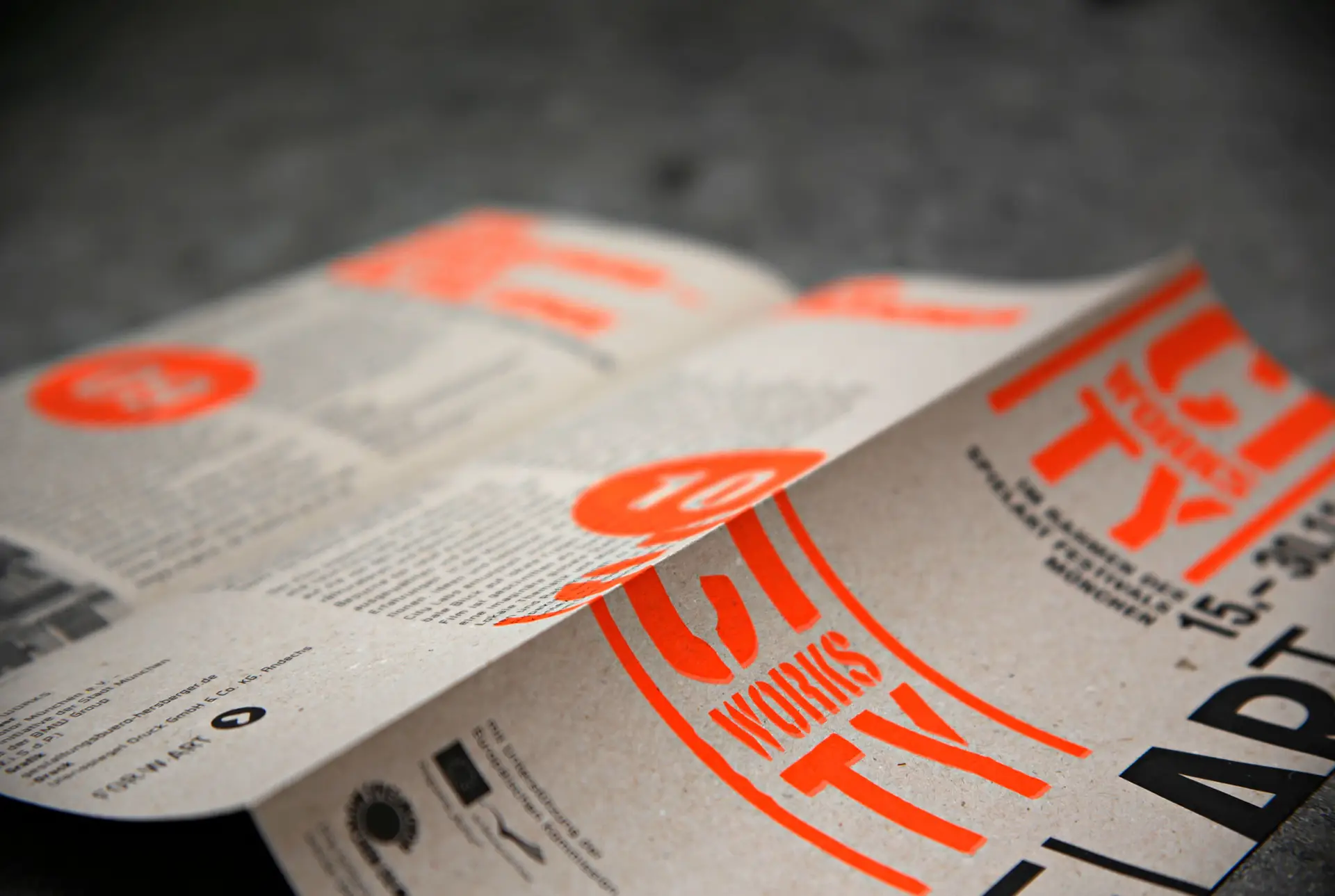 Programmleporello cityworks auf packpapier corporatedesign spielart theaterfestival München 2013