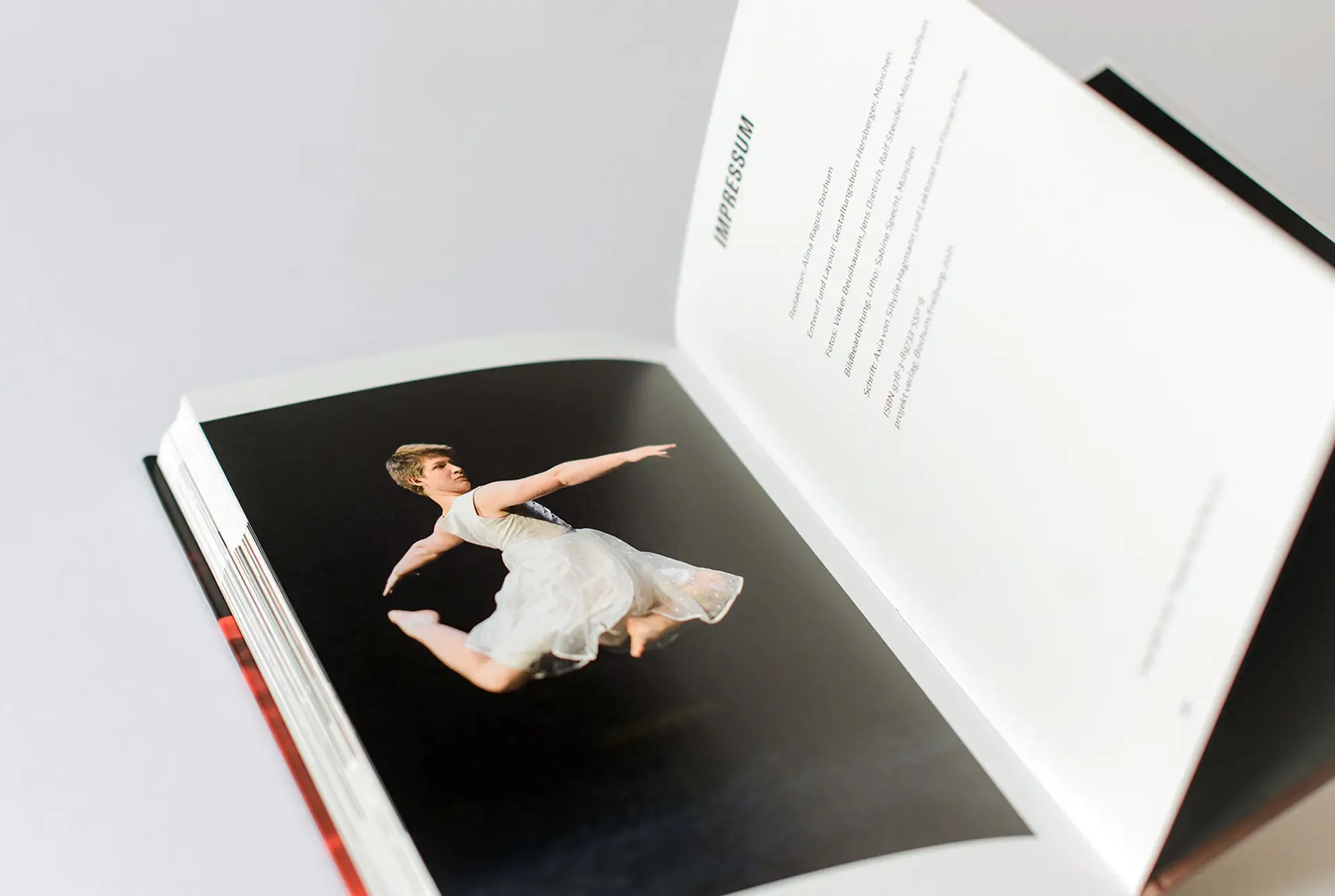 Buchinnenseite buchgestaltung 25-Jahre theatertotal bochum editorialdesign projektverla