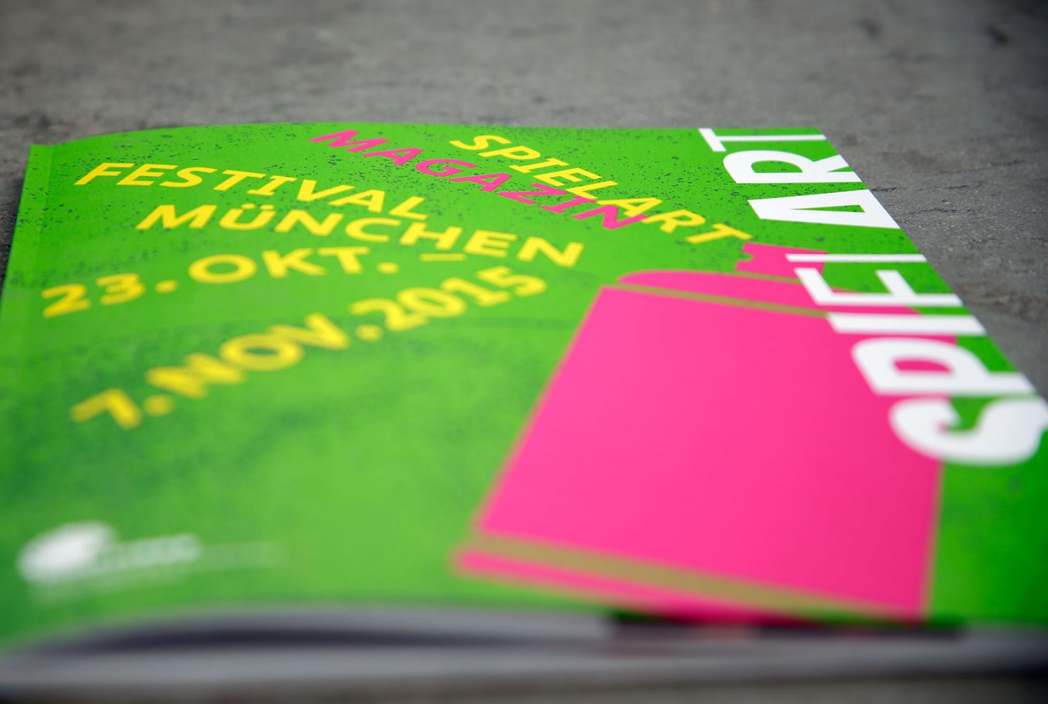 Titel Programmmagazin corporatedesign spielart theaterfestival München 2015