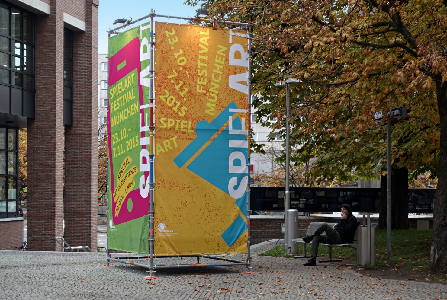 Aussenwerbung Werbewürfel spielart 2015 theaterfestival Münchenr